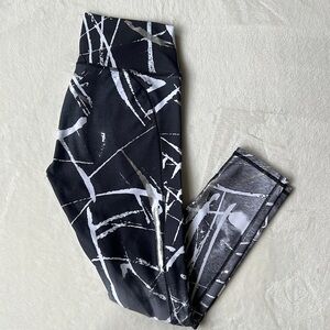 SALE-Fabletics black print leggings